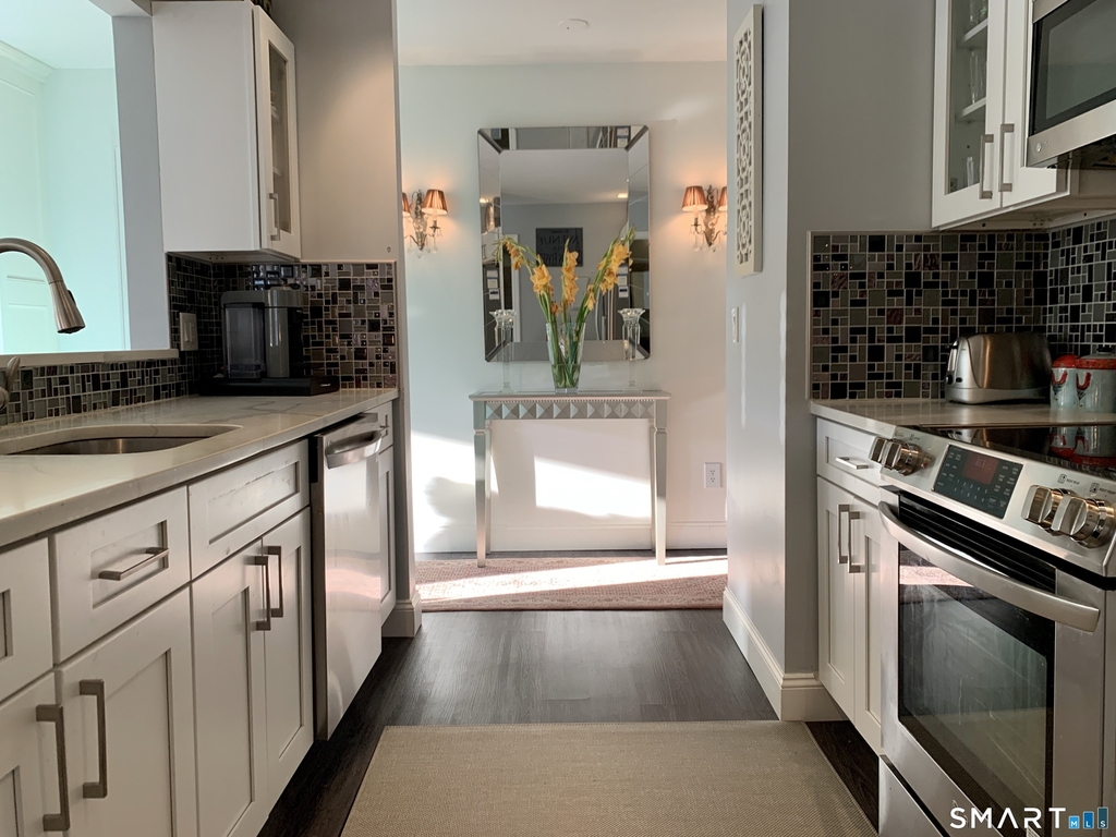 1465 Putnam Avenue - Photo 7