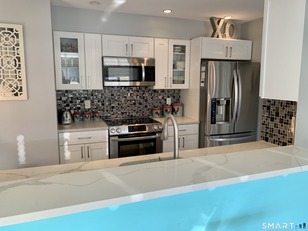 1465 Putnam Avenue - Photo 4