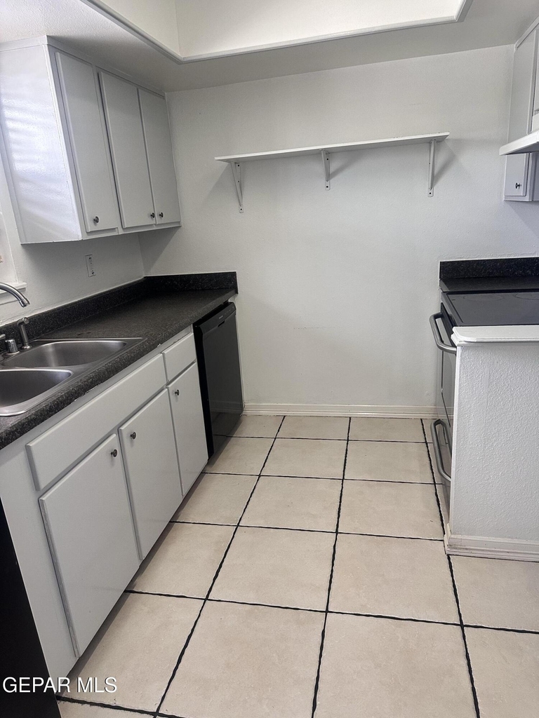 6700 Escondido Drive - Photo 4