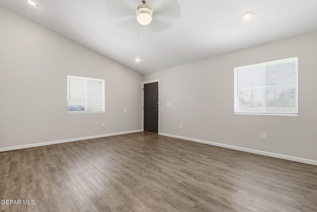 8761 Lawson Street - Photo 8