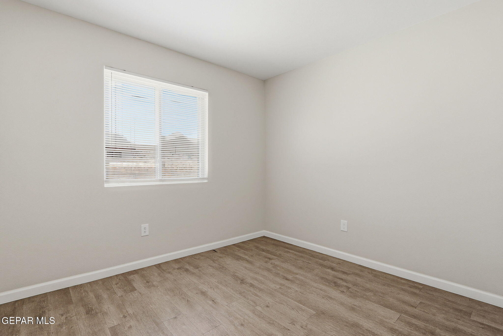 8761 Lawson Street - Photo 9