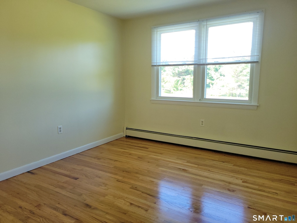 381 Merrow Road - Photo 9