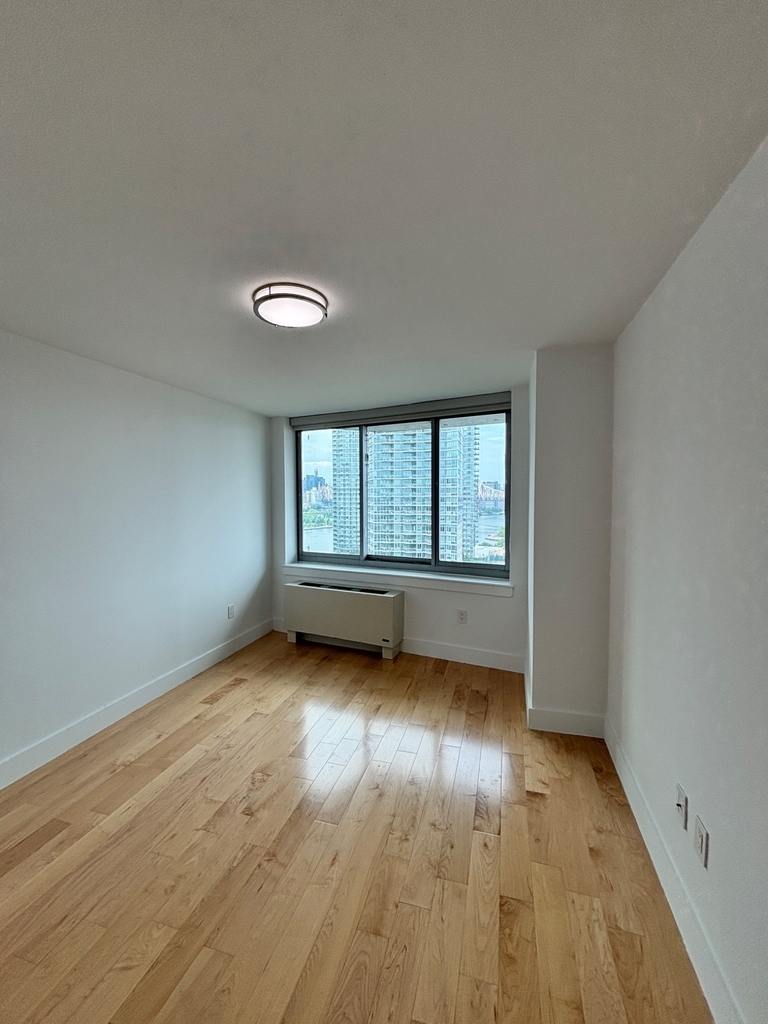 Center Boulevard - Photo 4