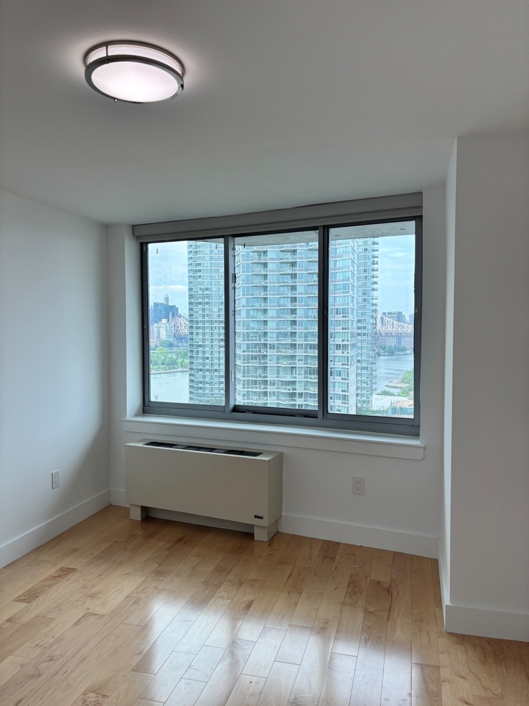 Center Boulevard - Photo 5