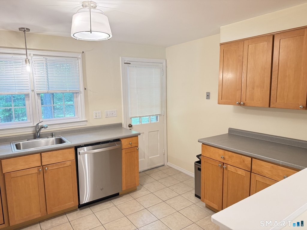 453 Robin Court - Photo 20