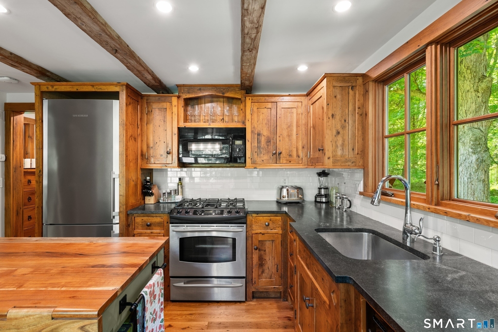 286 Lyons Plain Road - Photo 10
