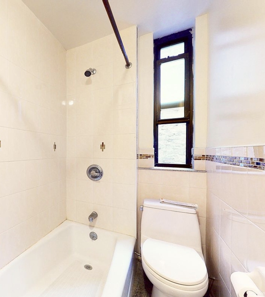 140 West 71st Street,New York,NY 10023 - Photo 1