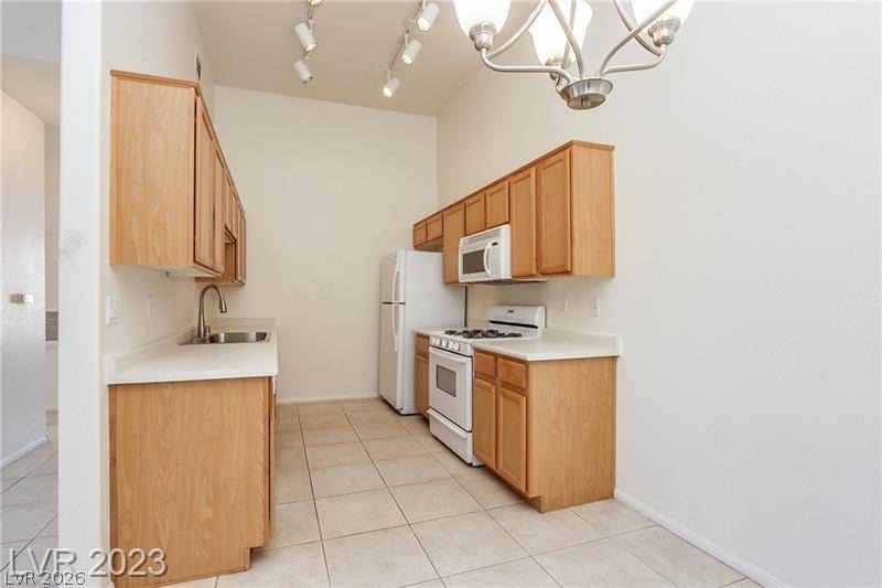 2305 W Horizon Ridge Parkway - Photo 5