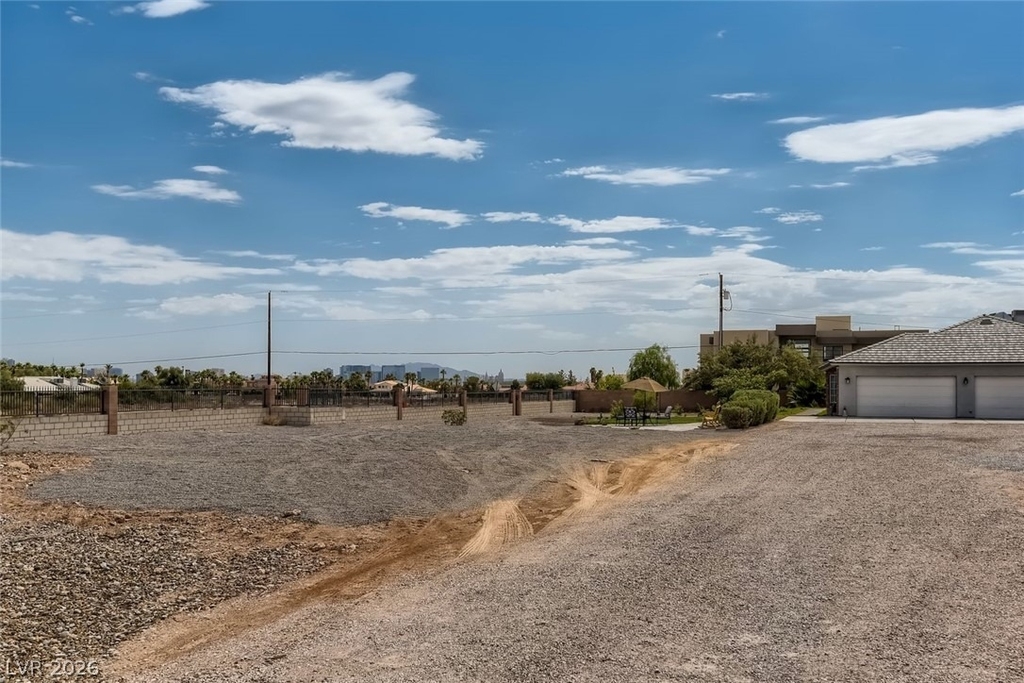 6465 W Quail Avenue - Photo 33