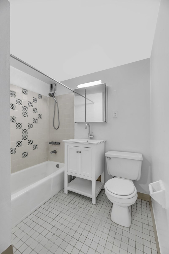 220 East 95th Street - Photo 4