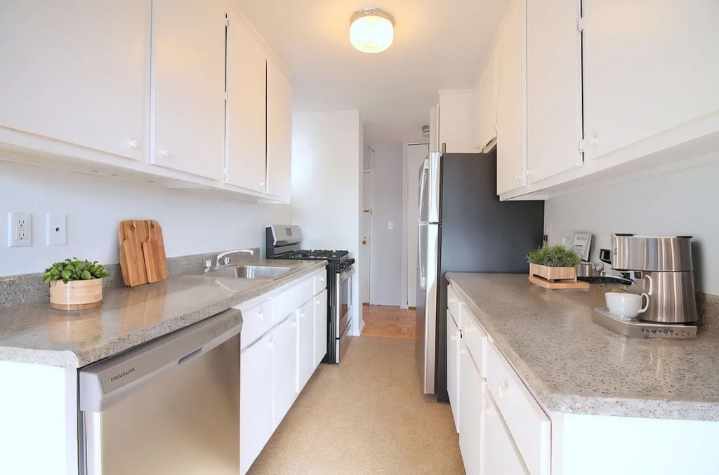   second avenue - Photo 1