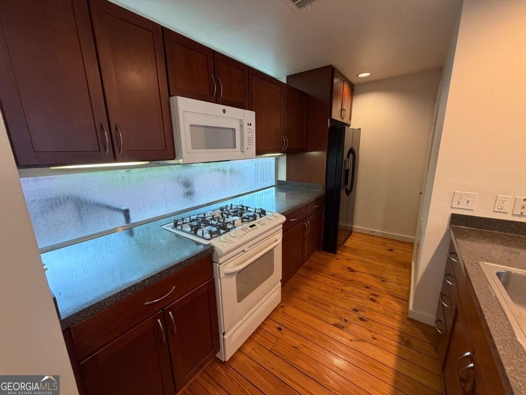 241 Maynard Terrace Se - Photo 11