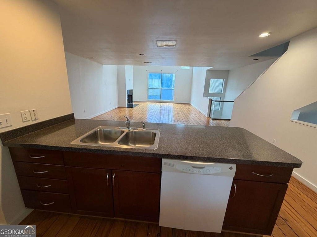 241 Maynard Terrace Se - Photo 12