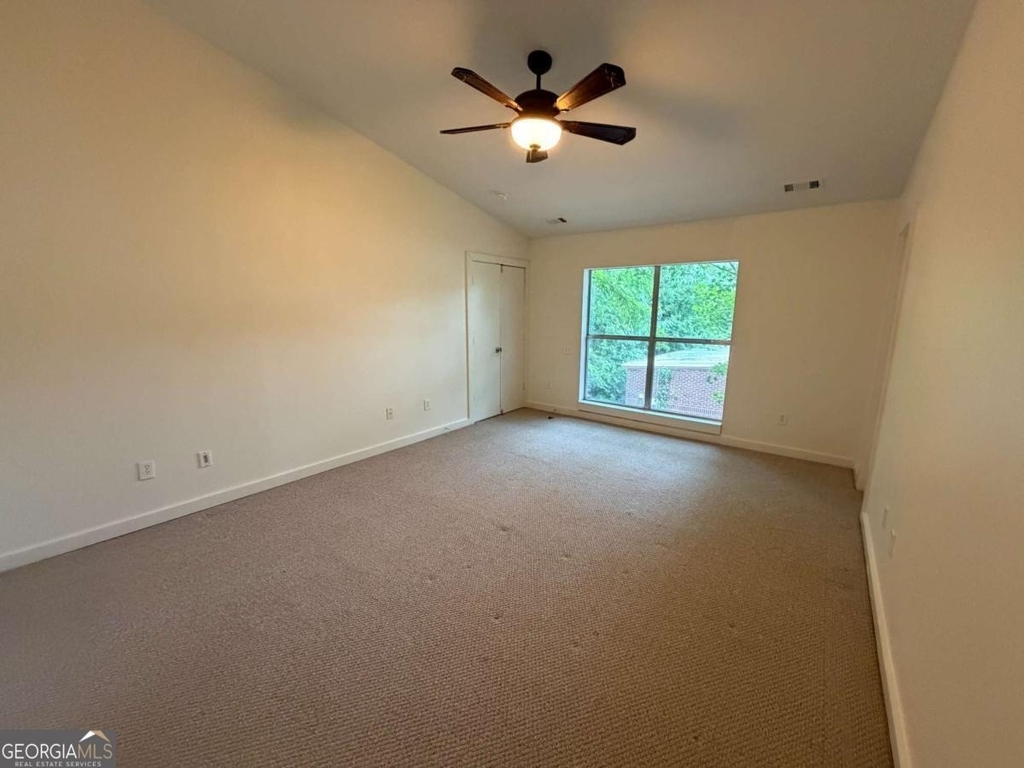 241 Maynard Terrace Se - Photo 16