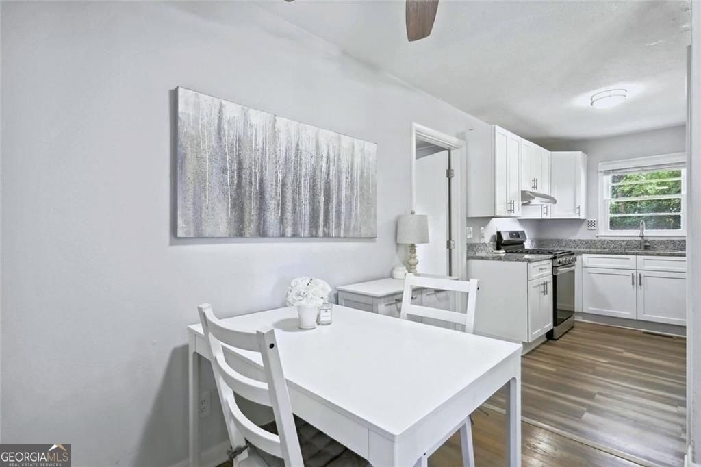 2363 Beverly Lane - Photo 3