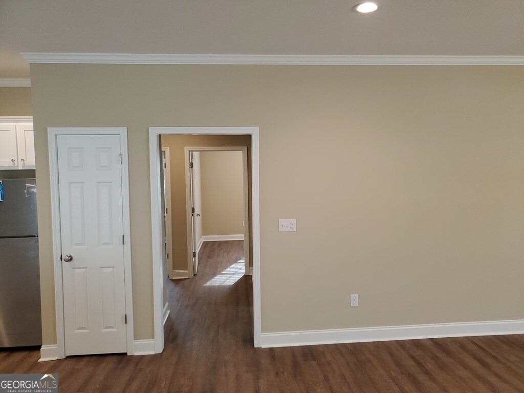 1033 Clifton Court - Photo 4