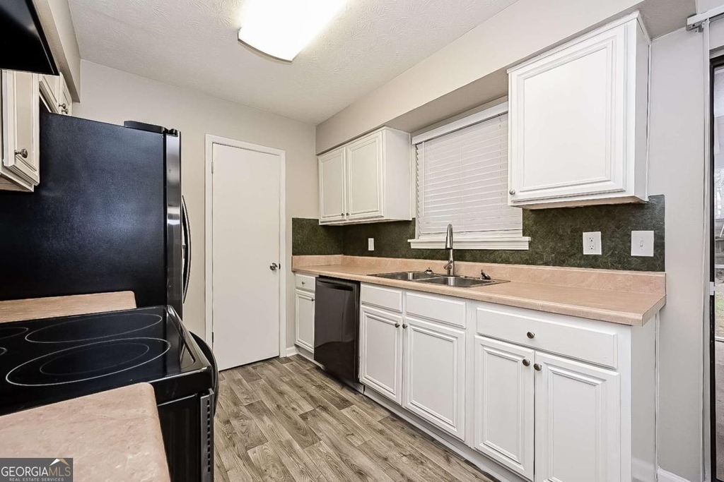 8990 Sterling Ridge Lane - Photo 2