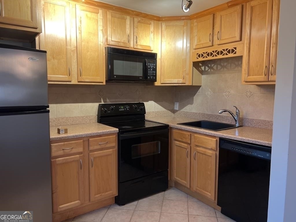 2018 S Milledge Avenue - Photo 4