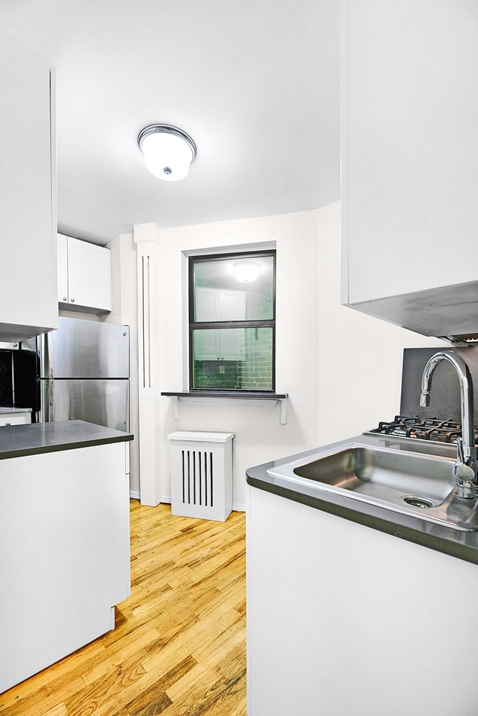 West 49th Street - Photo 3