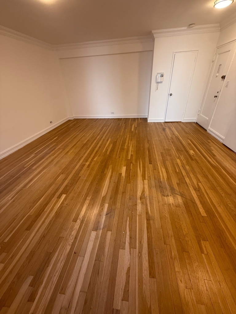 East 88th  - Photo 3