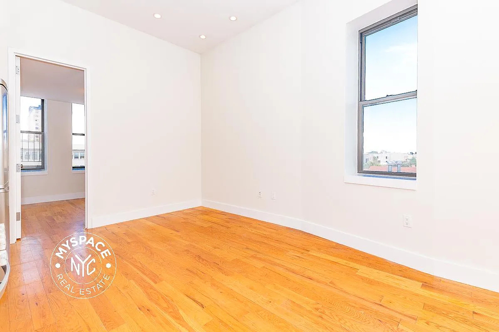 490 Kosciuszko Street - Photo 3
