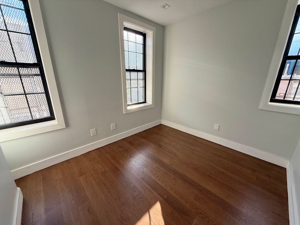 6704 60th Street - Photo 3