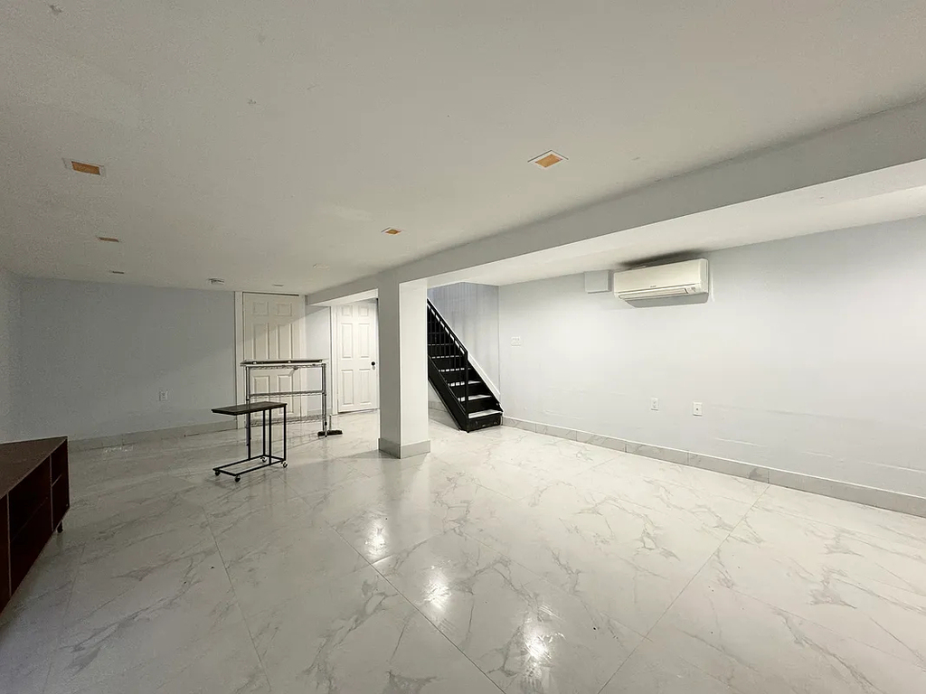 223 Halsey Street - Photo 8