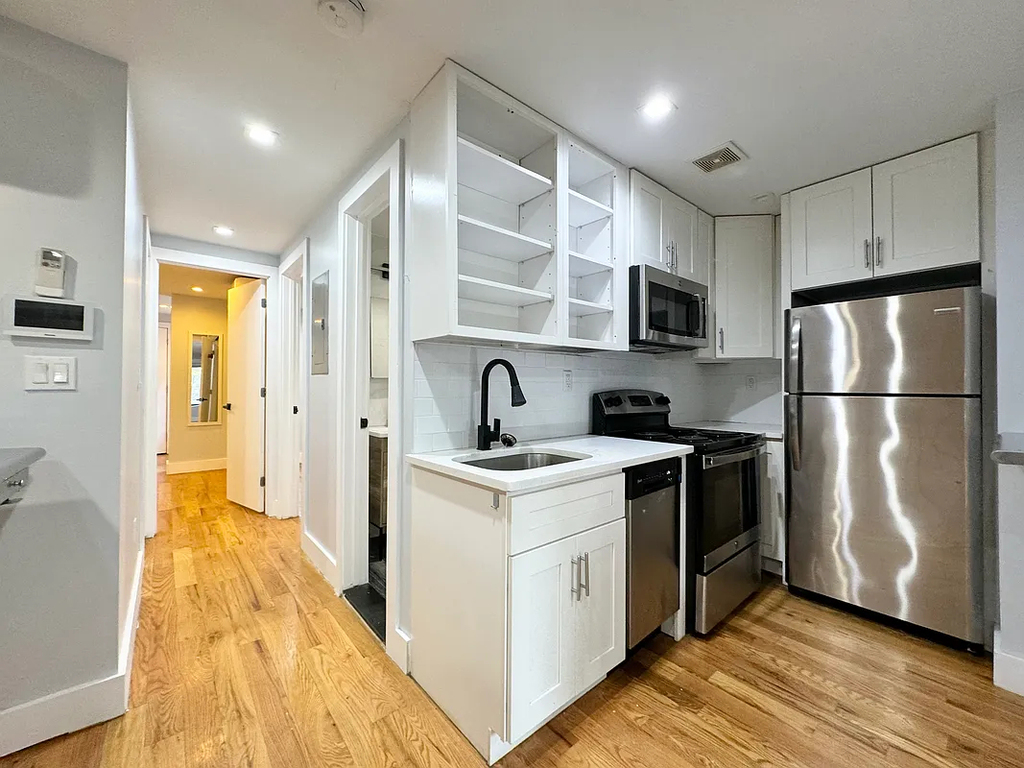 223 Halsey Street - Photo 4