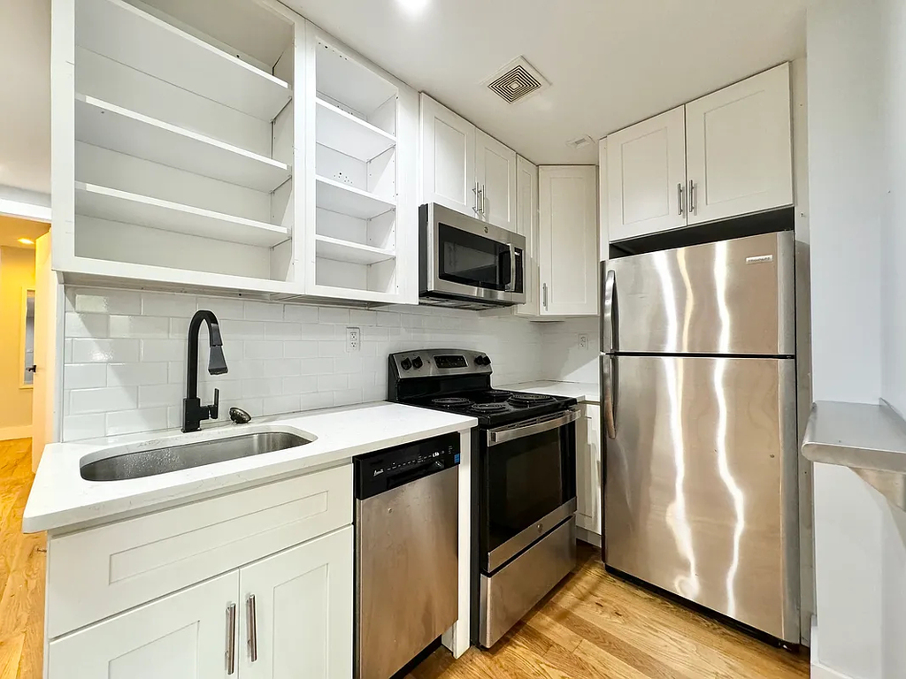 223 Halsey Street - Photo 6