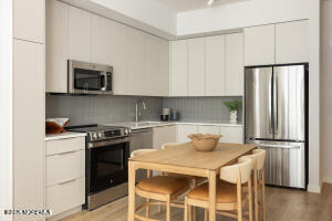 1150 Kingsley Street - Photo 4
