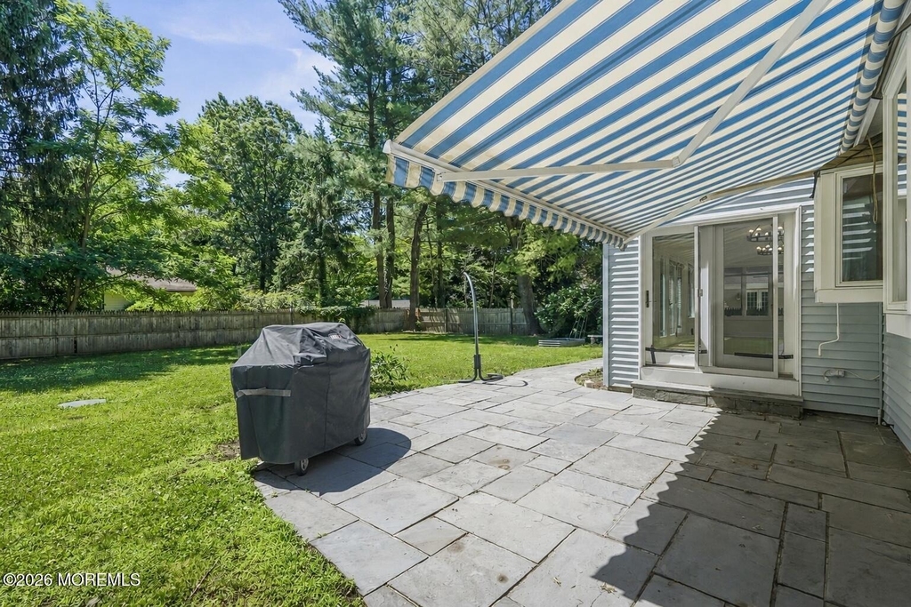 16 Phyllis Place - Photo 33