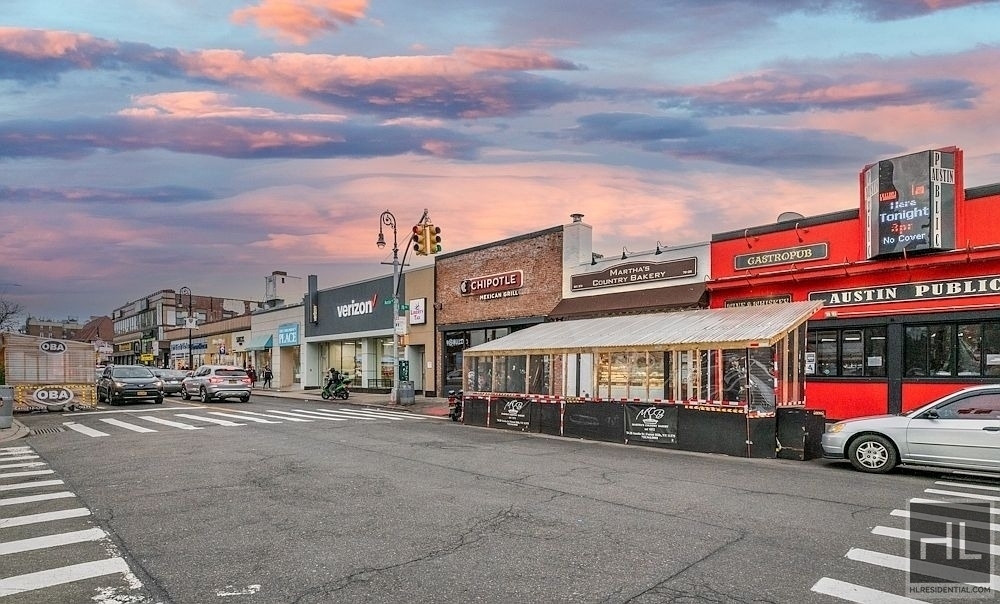 Queens Boulevard - Photo 5