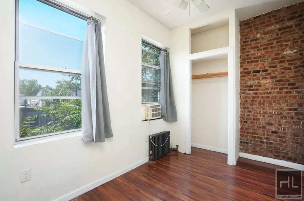 East 11 Street - Photo 2