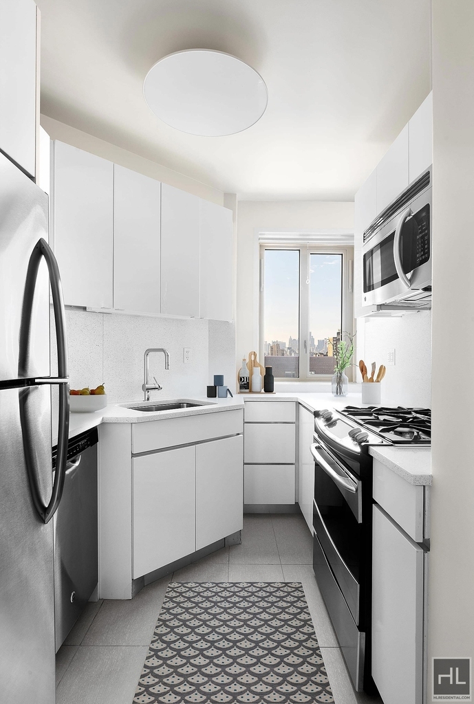 East 20th Street - Photo 3