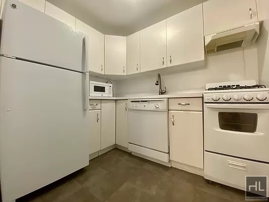 East 12th Street - Photo 2