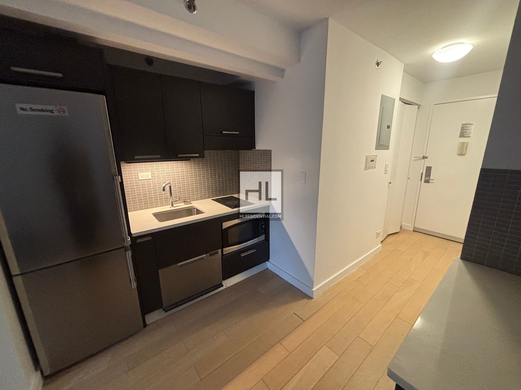 E 39th St - Photo 3