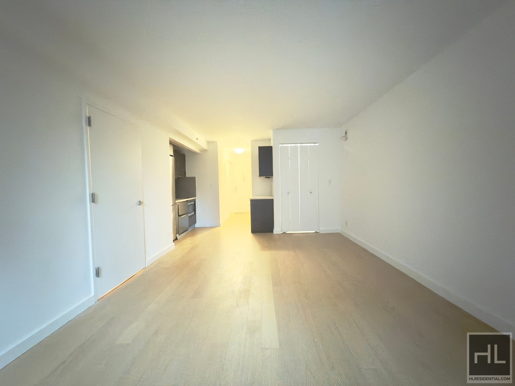 E 39th St - Photo 4