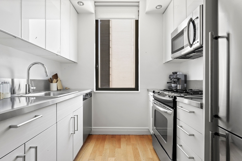 West 54th Street - Photo 6