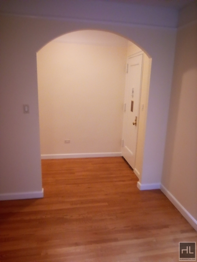 Jane St - Photo 1