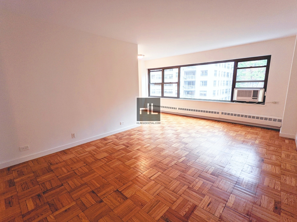 East 55 Street - Photo 0