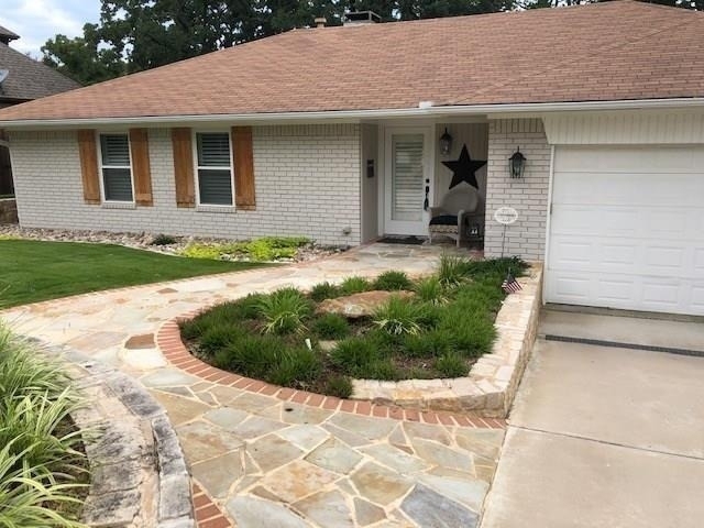 2840 Peninsula Drive - Photo 0