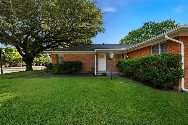 6607 E Mockingbird Lane - Photo 1