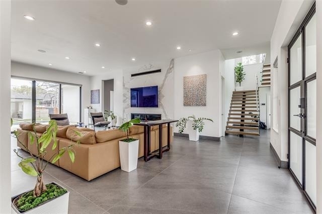 5618 Goodwin Avenue - Photo 4