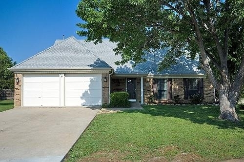 5309 Maple Court - Photo 0