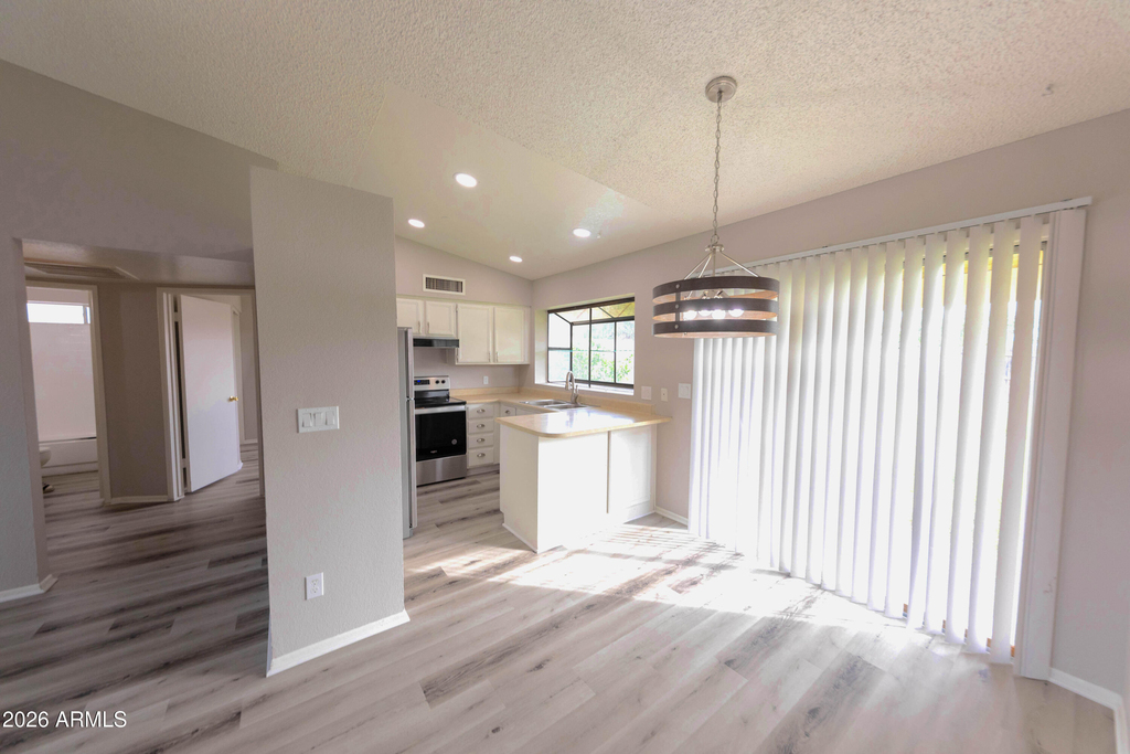 10713 W Campbell Avenue - Photo 6