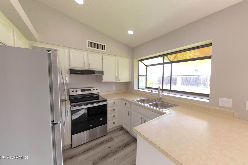 10713 W Campbell Avenue - Photo 12