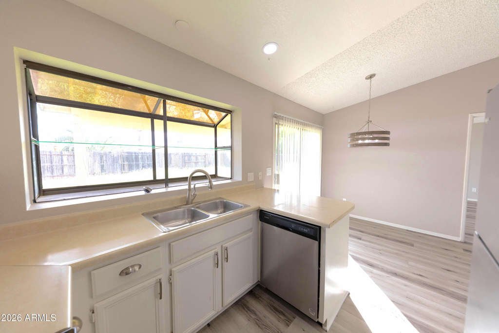 10713 W Campbell Avenue - Photo 13