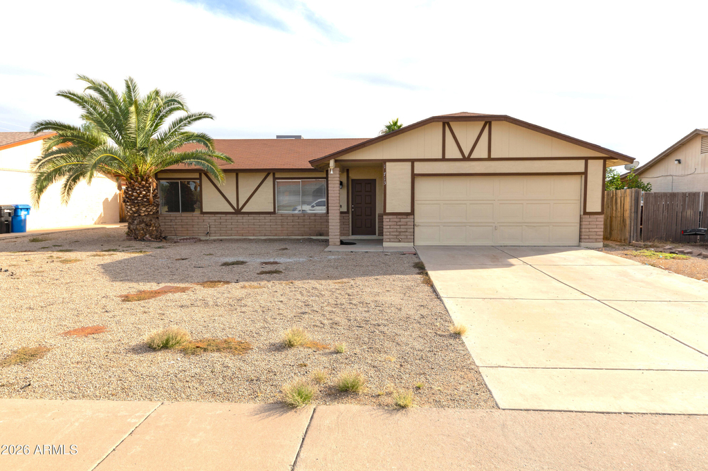 10713 W Campbell Avenue - Photo 0