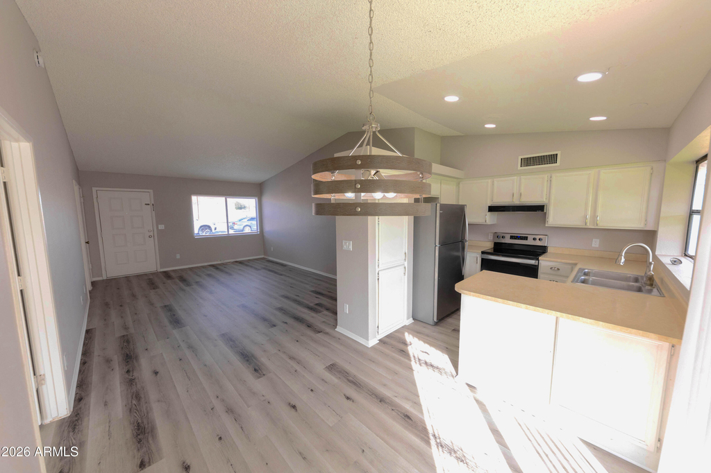 10713 W Campbell Avenue - Photo 7