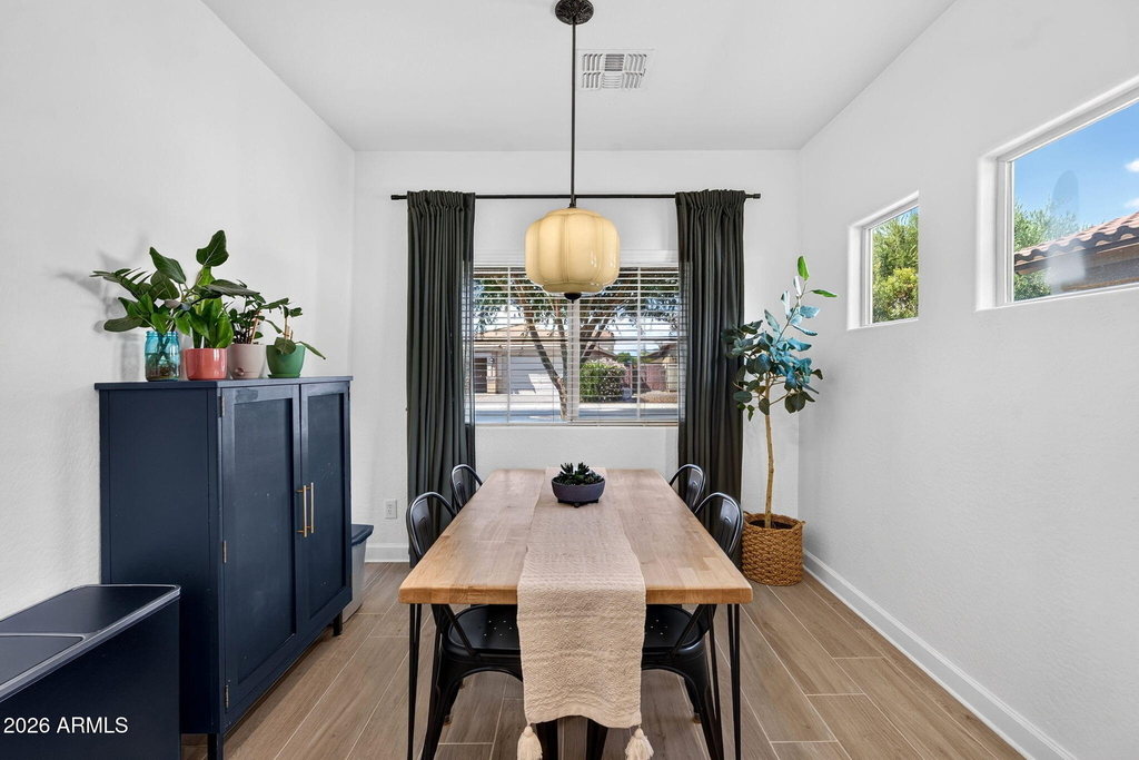 823 W Witt Avenue - Photo 5